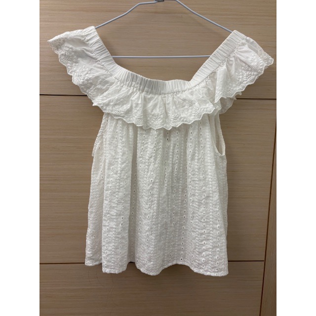 全新 NET 荷葉縷空繡花一字領綁結領綁帶燒花上衣-原價$599-細節圖8