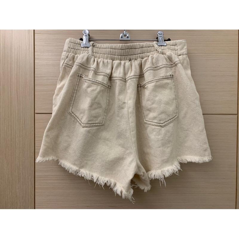 全新 韓版 斜紋布抽鬚邊排釦不規則短褲 褲裙-細節圖8