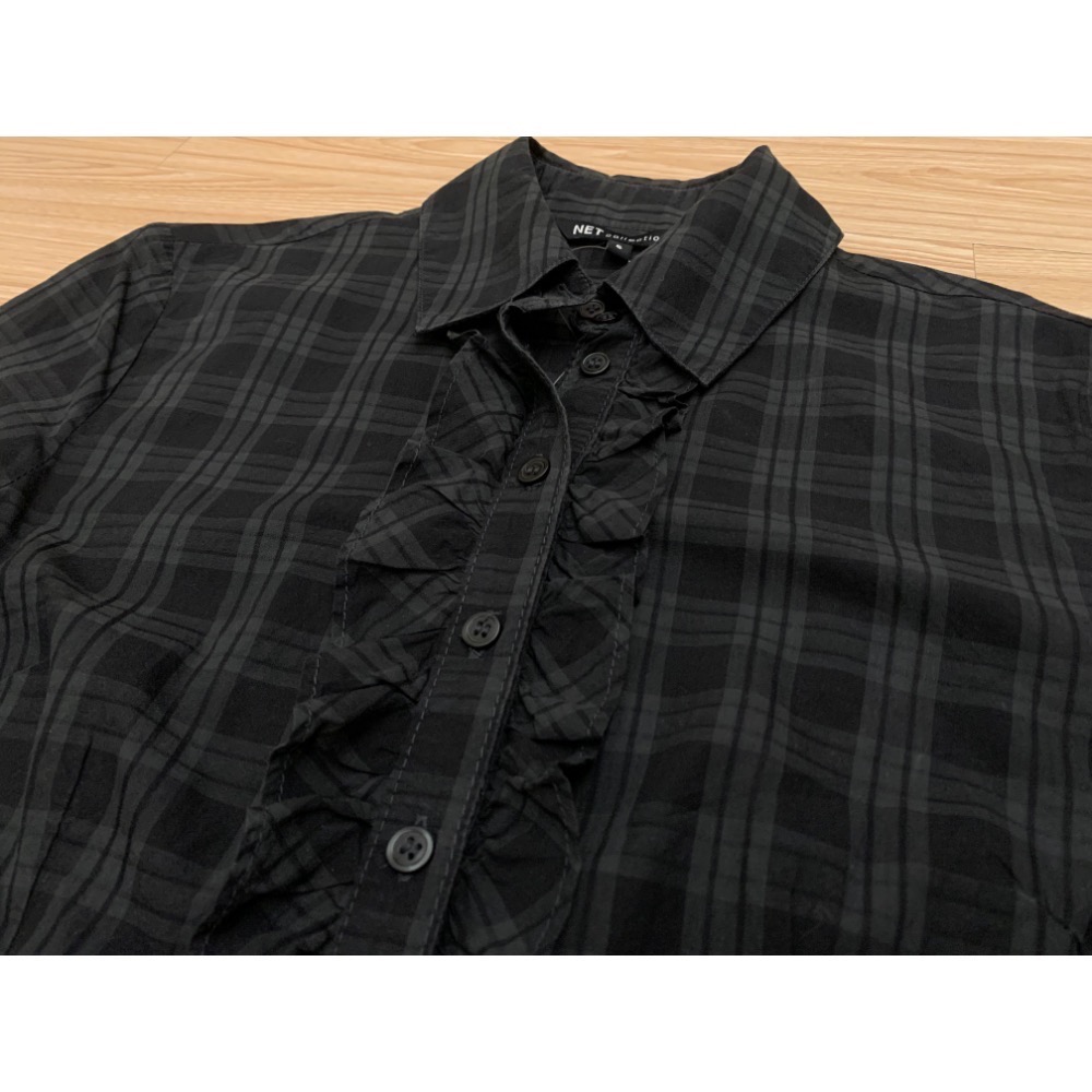 全新 NET 經典格紋胸前荷葉造型襯衫 原價$999 吊牌未拆-細節圖4