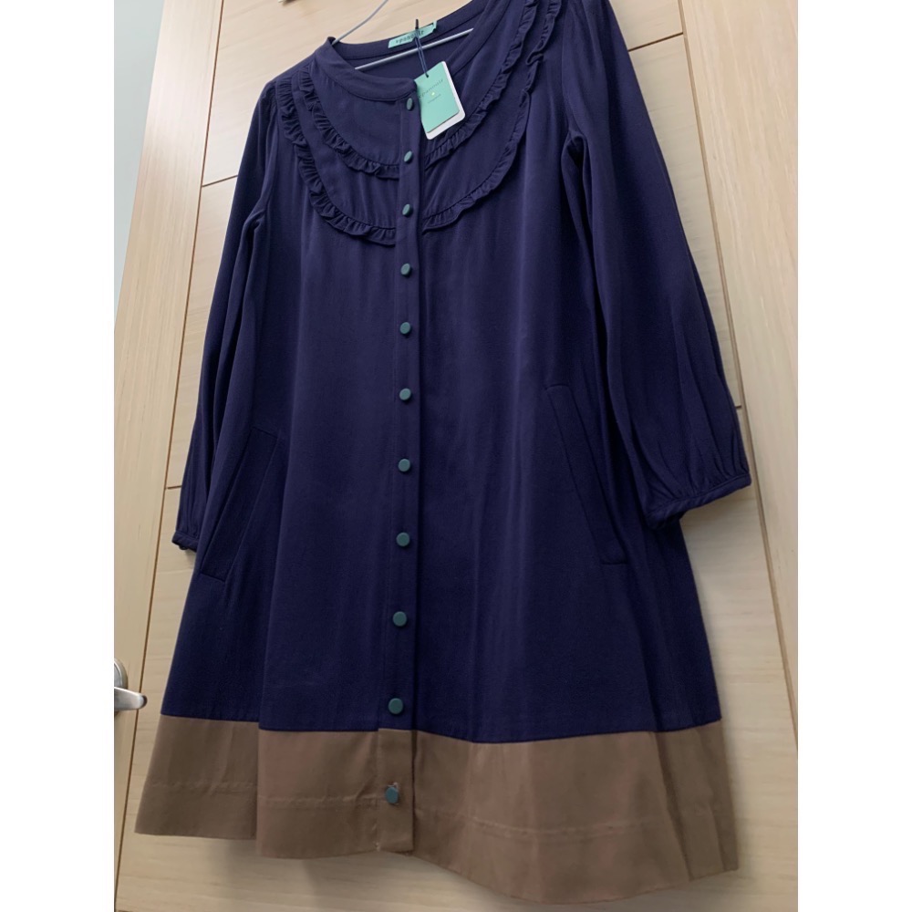 全新 epanouir 胸口荷葉造型裙擺拼色包釦洋裝 原價$3480-細節圖3