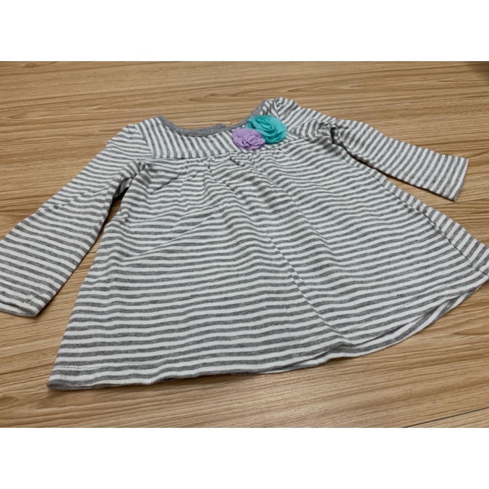 二手很新 健寶園  GYMBOREE 幼兒寶寶女童 花朵條紋傘擺上衣 18m 童裝-細節圖3