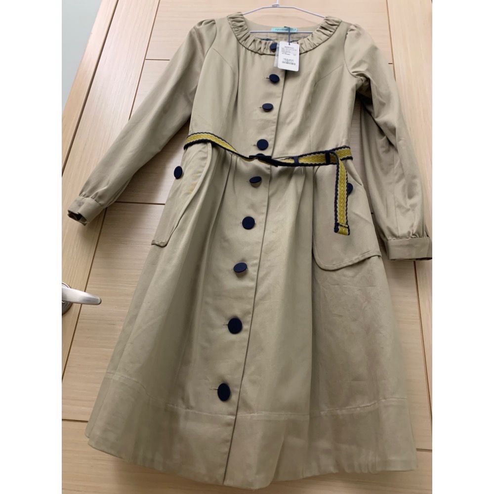 全新 epanouir 領口抓皺排釦風衣式氣質洋裝 外套 附腰帶 原價$3480 吊牌未拆-細節圖2