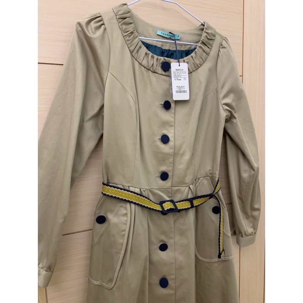 全新 epanouir 領口抓皺排釦風衣式氣質洋裝 外套 附腰帶 原價$3480 吊牌未拆-細節圖4