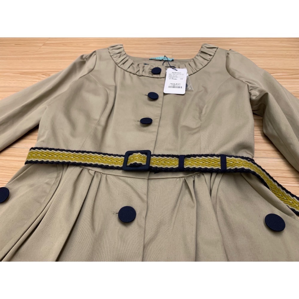 全新 epanouir 領口抓皺排釦風衣式氣質洋裝 外套 附腰帶 原價$3480 吊牌未拆-細節圖7