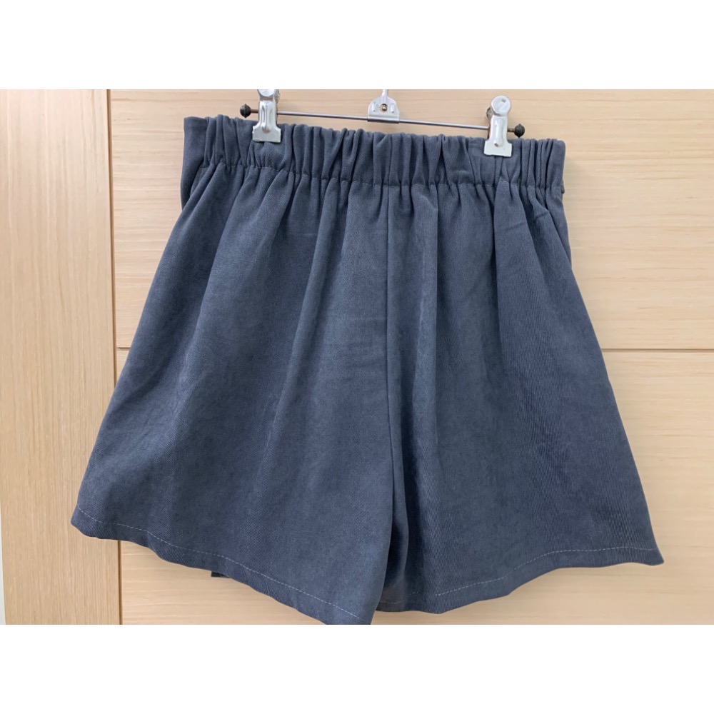 全新 GOODLOGO 百摺不對稱燈芯絨褲裙 原價$490-細節圖2