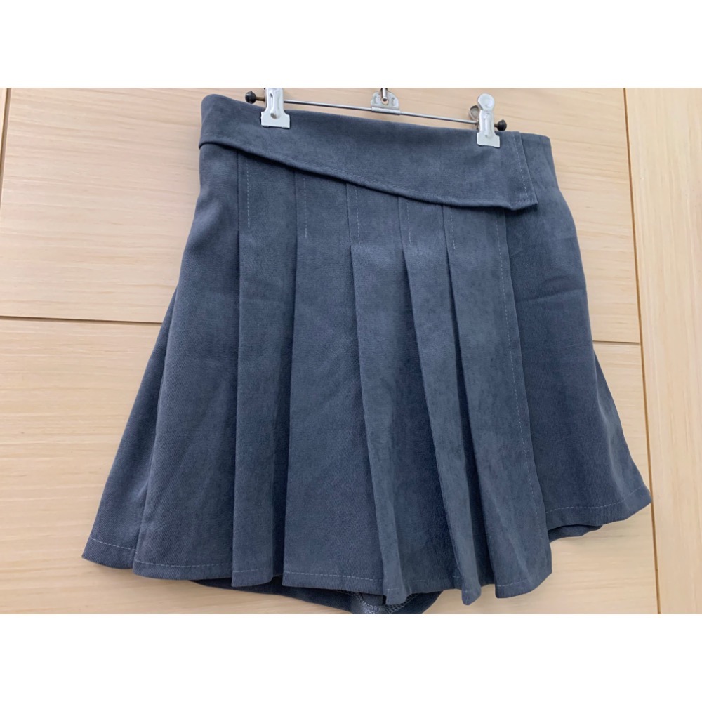 全新 GOODLOGO 百摺不對稱燈芯絨褲裙 原價$490-細節圖3