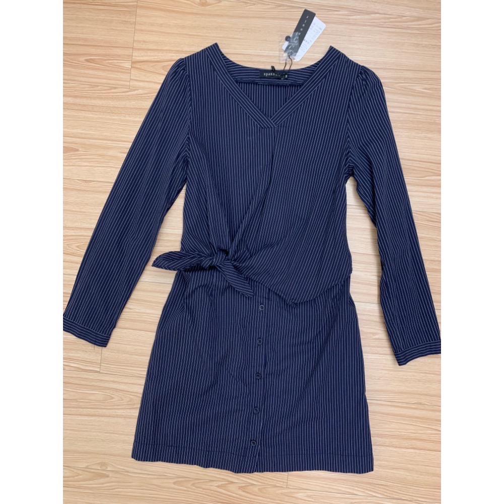 全新 epanouir 側綁帶排釦假兩件V領條紋洋裝 原價$2980 吊牌未拆-細節圖6