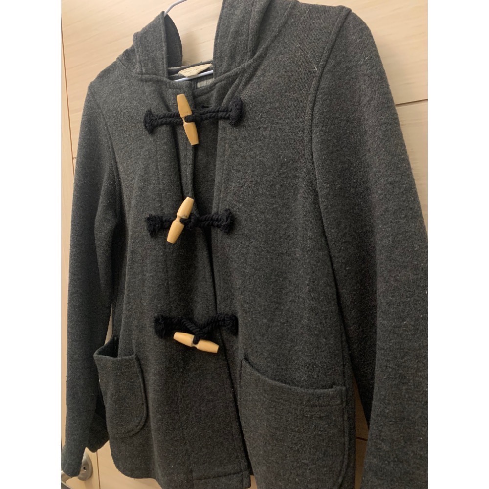 二手保存良好 日本品牌 牛角釦口袋連帽毛呢外套 原價$990-細節圖2