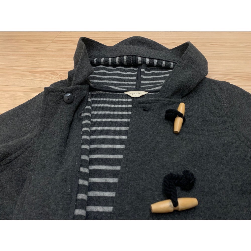二手保存良好 日本品牌 牛角釦口袋連帽毛呢外套 原價$990-細節圖4