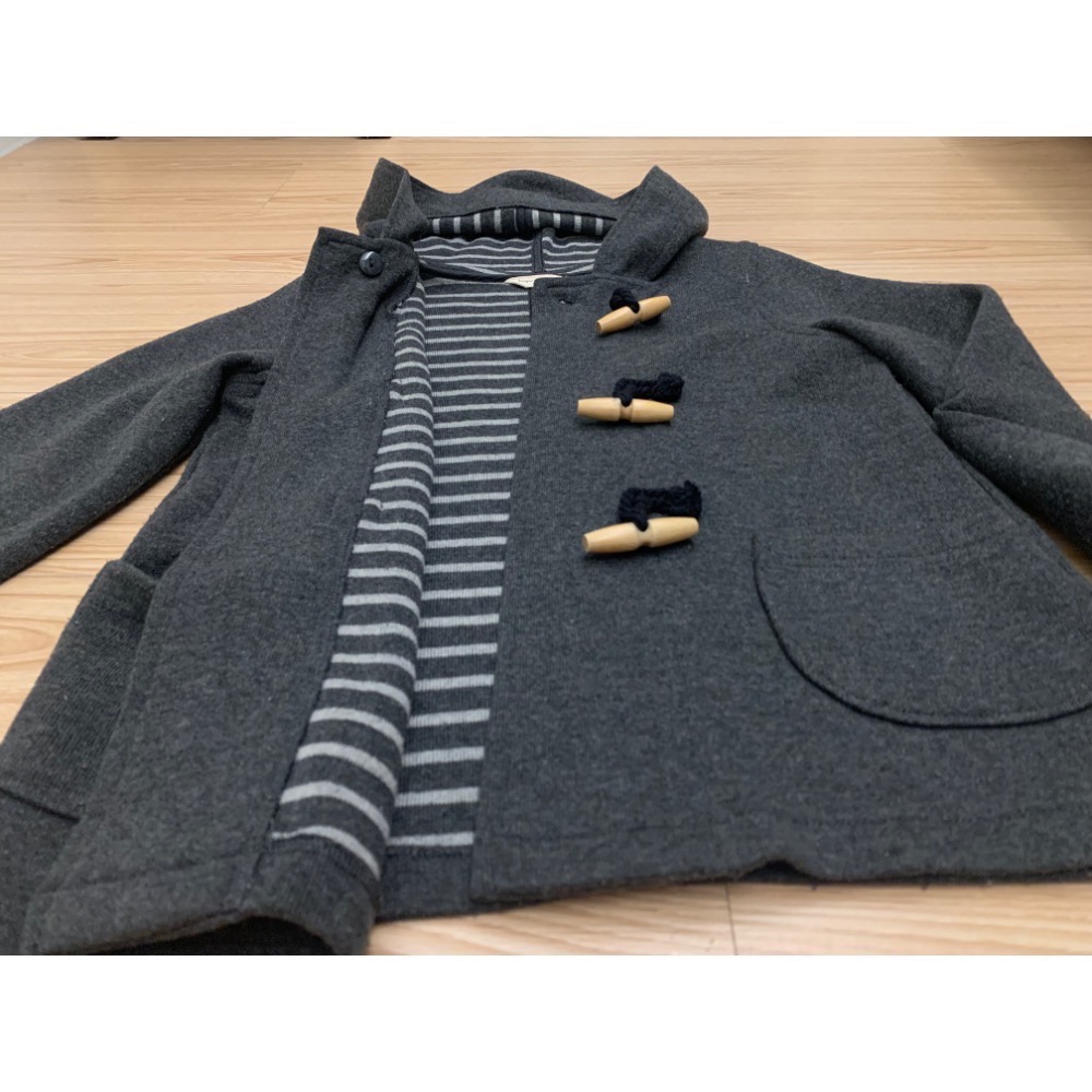 二手保存良好 日本品牌 牛角釦口袋連帽毛呢外套 原價$990-細節圖5