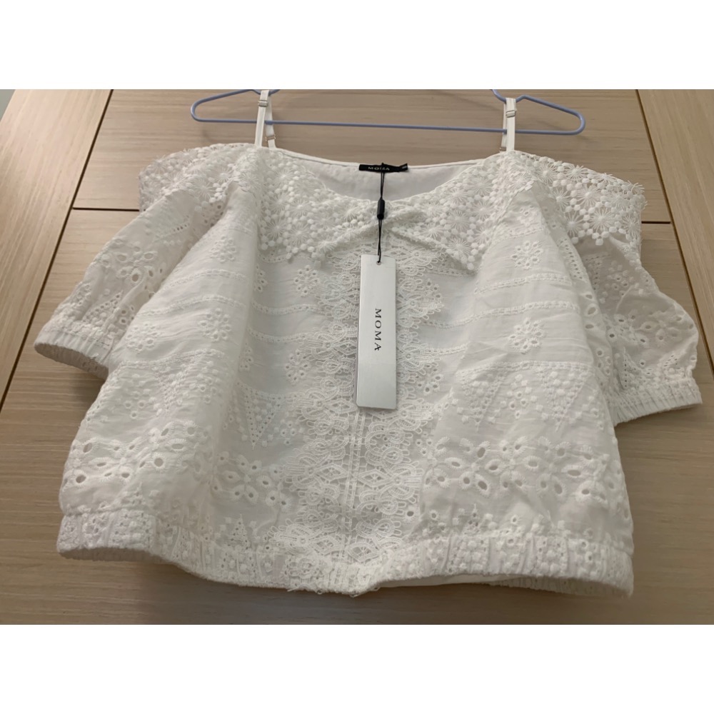 全新 MOMA 蕾絲小吊帶露肩上衣 原價$1580 吊牌未拆-細節圖4