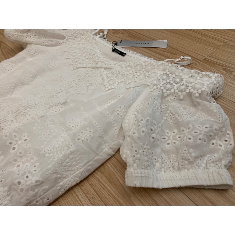 全新 MOMA 蕾絲小吊帶露肩上衣 原價$1580 吊牌未拆-細節圖7