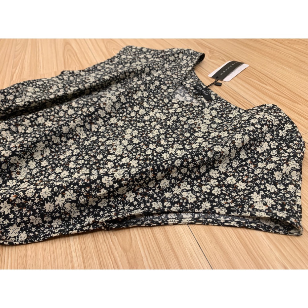 全新 epanouir 法式袖碎花綁帶V領氣質洋裝 原價$2980 吊牌未拆-細節圖7