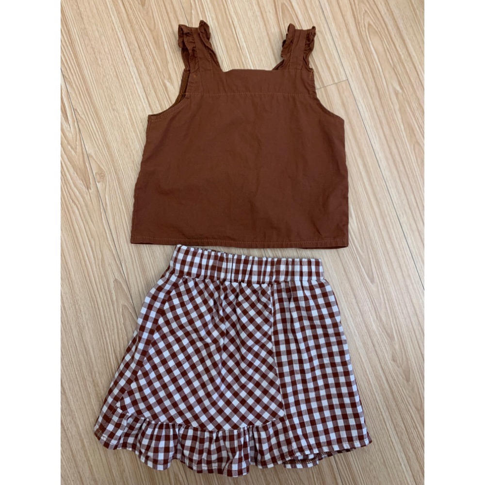 很新 二手保存良好 兒童幼兒女童 純色無袖釦子開襟背心上衣 + 格子荷葉裙 兩件式套裝 約90cm 童裝-細節圖2