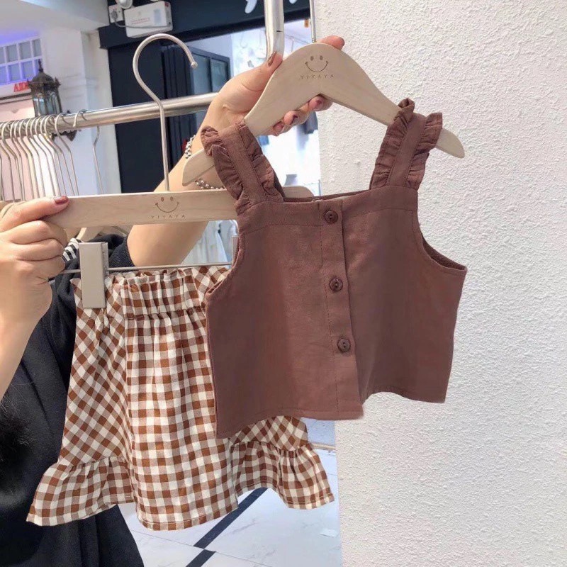很新 二手保存良好 兒童幼兒女童 純色無袖釦子開襟背心上衣 + 格子荷葉裙 兩件式套裝 約90cm 童裝-細節圖10