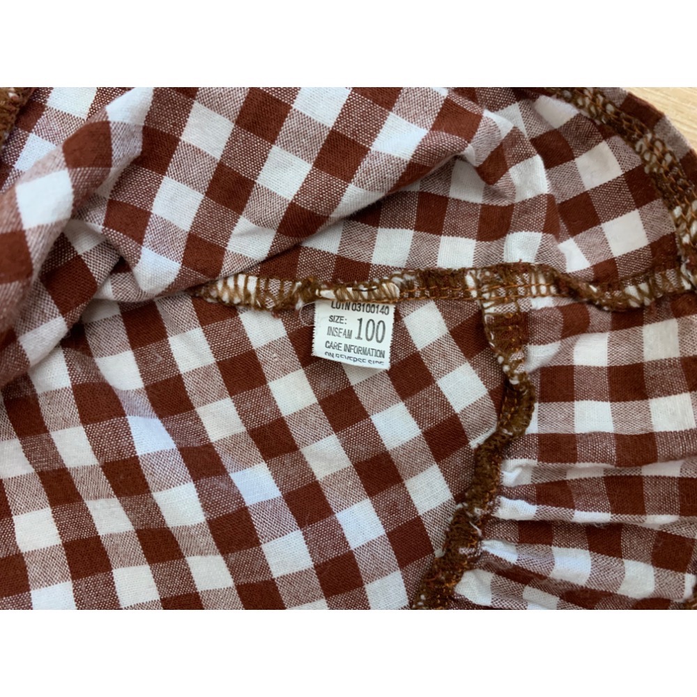 很新 二手保存良好 兒童幼兒女童 純色無袖釦子開襟背心上衣 + 格子荷葉裙 兩件式套裝 約90cm 童裝-細節圖11