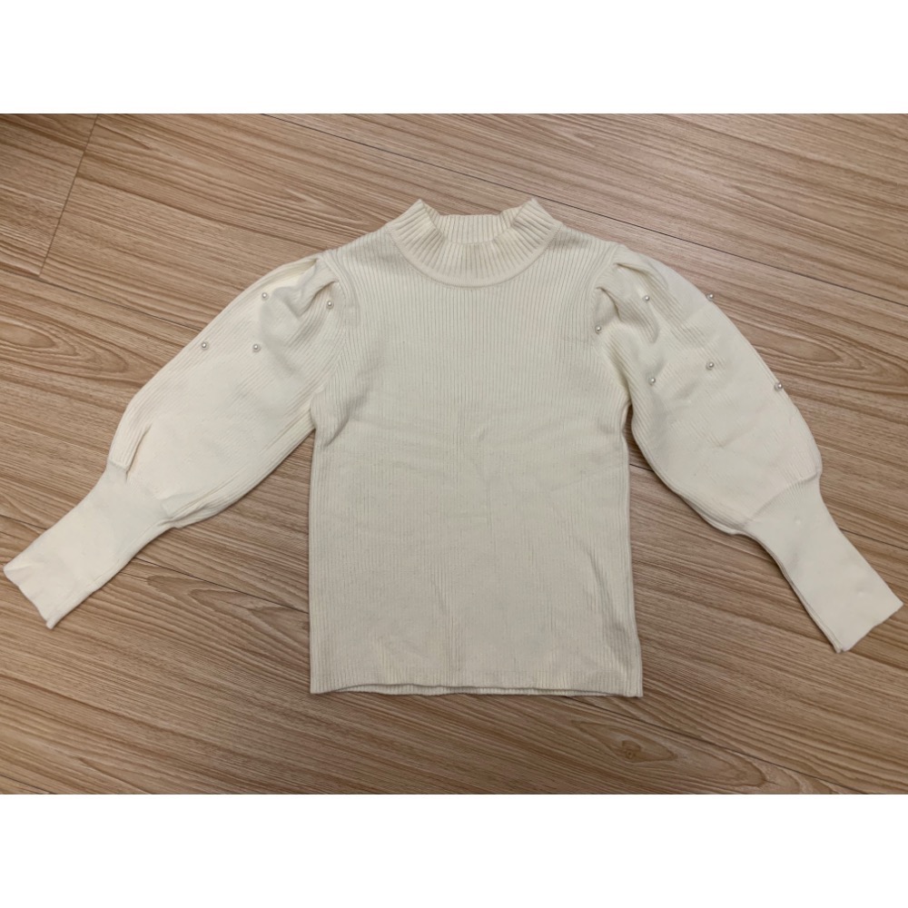 全新 香水娜娜 兒童女童幼兒珍珠蓬蓬袖坑條針織上衣 100cm 公主袖 童裝-細節圖4