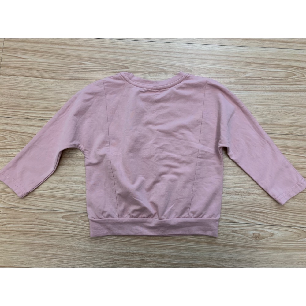 全新 BEBABY 比貝比 兒童女童幼兒立體毛球毛線英文字愛心上衣 T恤 90cm 大學T 童裝-細節圖4