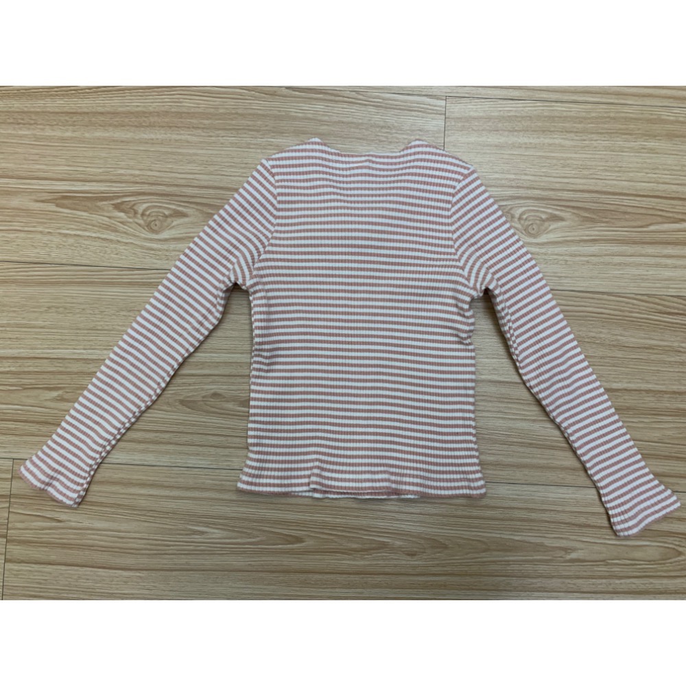 全新 香水娜娜 兒童女童幼兒蝴蝶結領坑條針織上衣 約100cm 原價$399 童裝-細節圖4