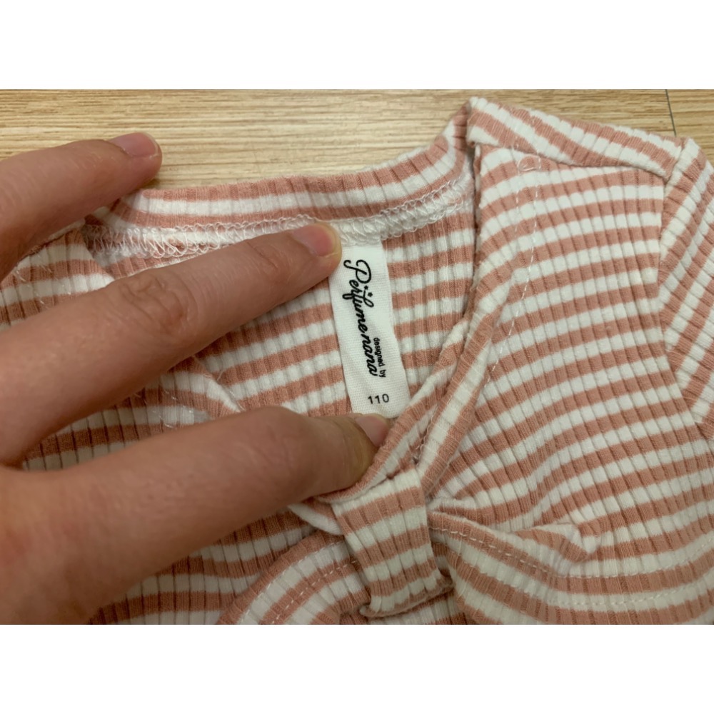 全新 香水娜娜 兒童女童幼兒蝴蝶結領坑條針織上衣 約100cm 原價$399 童裝-細節圖5