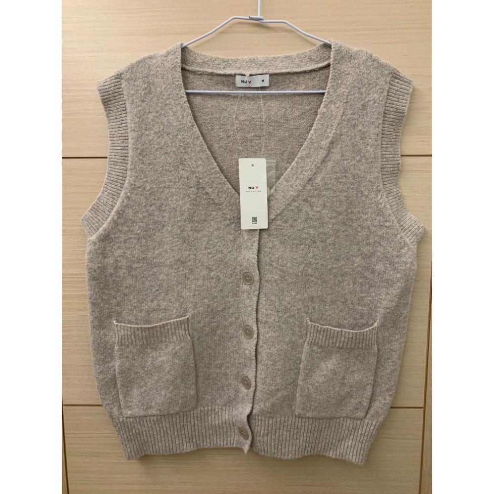 全新 NU V V領排釦開襟口袋針織毛線背心 吊牌未拆 含有羊毛-細節圖5