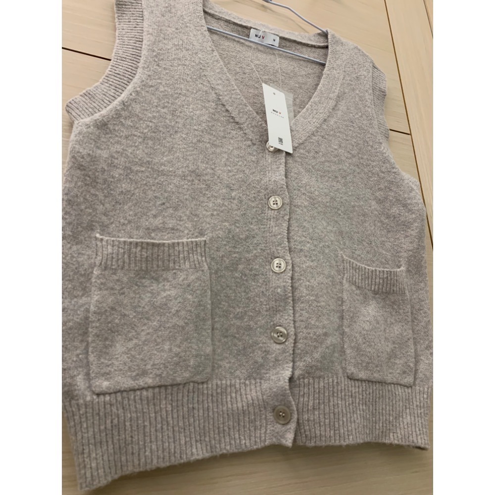 全新 NU V V領排釦開襟口袋針織毛線背心 吊牌未拆 含有羊毛-細節圖7
