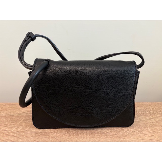 二手很新 CHARLES & KEITH 手環梯形斜背包 掀蓋手拿包 小ck-細節圖4