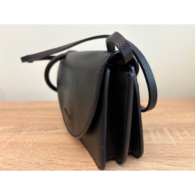 二手很新 CHARLES & KEITH 手環梯形斜背包 掀蓋手拿包 小ck-細節圖10