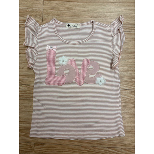 全新 daily daily 兒童幼兒女童 DAYI 拼布刺繡英文字母荷葉袖上衣 二款 棉質T恤 約90cm 童裝-規格圖5