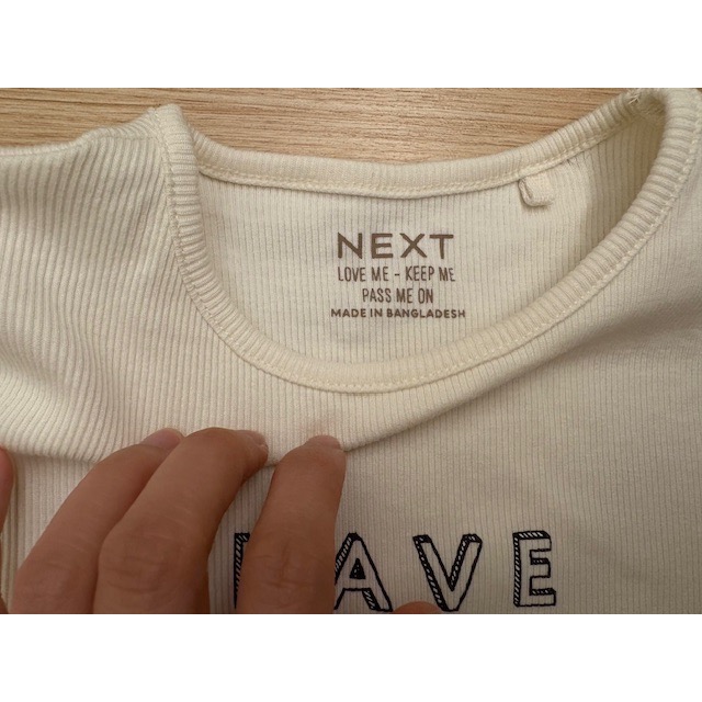 全新 NEXT 女童兒童 英文字木耳邊坑條彈力休閒上衣 5-6y / 116cm 大童童裝-細節圖5