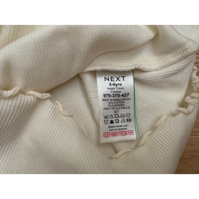 全新 NEXT 女童兒童 英文字木耳邊坑條彈力休閒上衣 5-6y / 116cm 大童童裝-細節圖6
