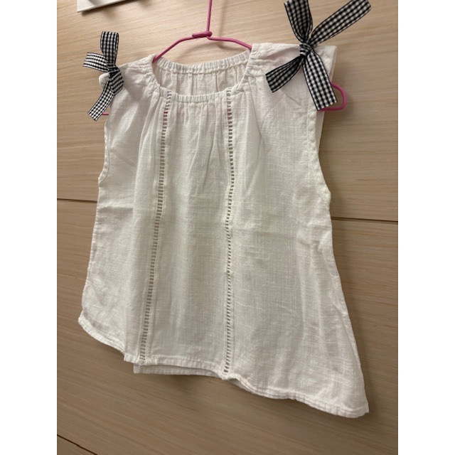 二手近全新 兒童幼兒女童 蝴蝶結鏤空棉麻上衣 約90～100cm 無袖 童裝-細節圖2
