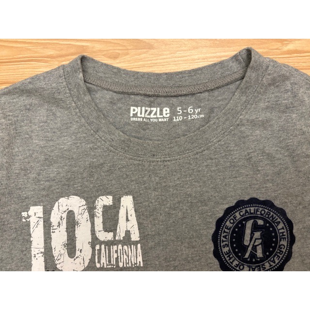 二手很新 拍手童裝 兒童幼兒男童 PUZZLE 英文字印花休閒上衣 T恤 5～6歲-細節圖4