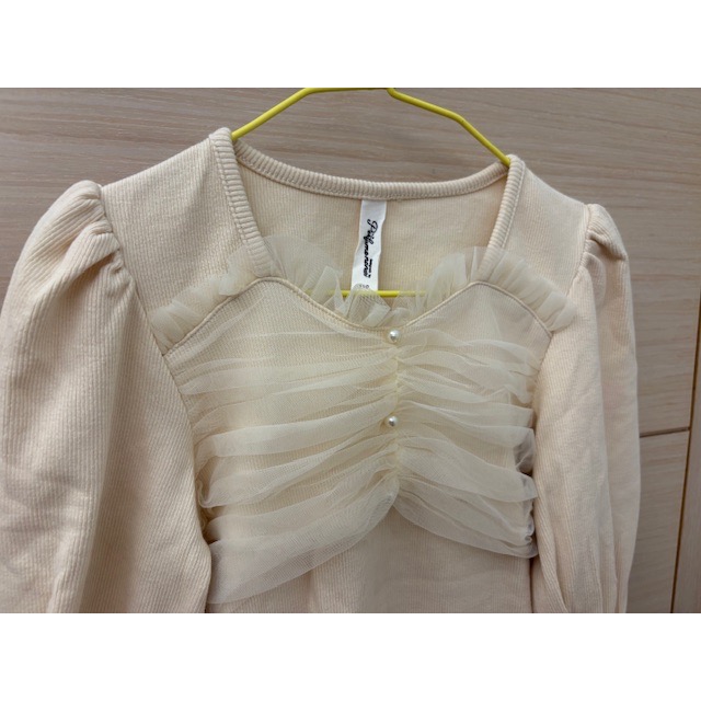 全新 香水娜娜 兒童幼兒女童 珍珠抓皺網紗上衣 100~110cm 童裝 針織上衣-細節圖3