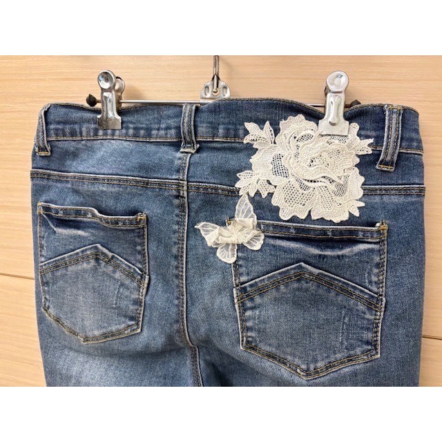 二手近全新 專櫃 abito 蕾絲蝴蝶刷破刷色合身牛仔褲 原價$3680 窄管褲 鉛筆褲-細節圖5