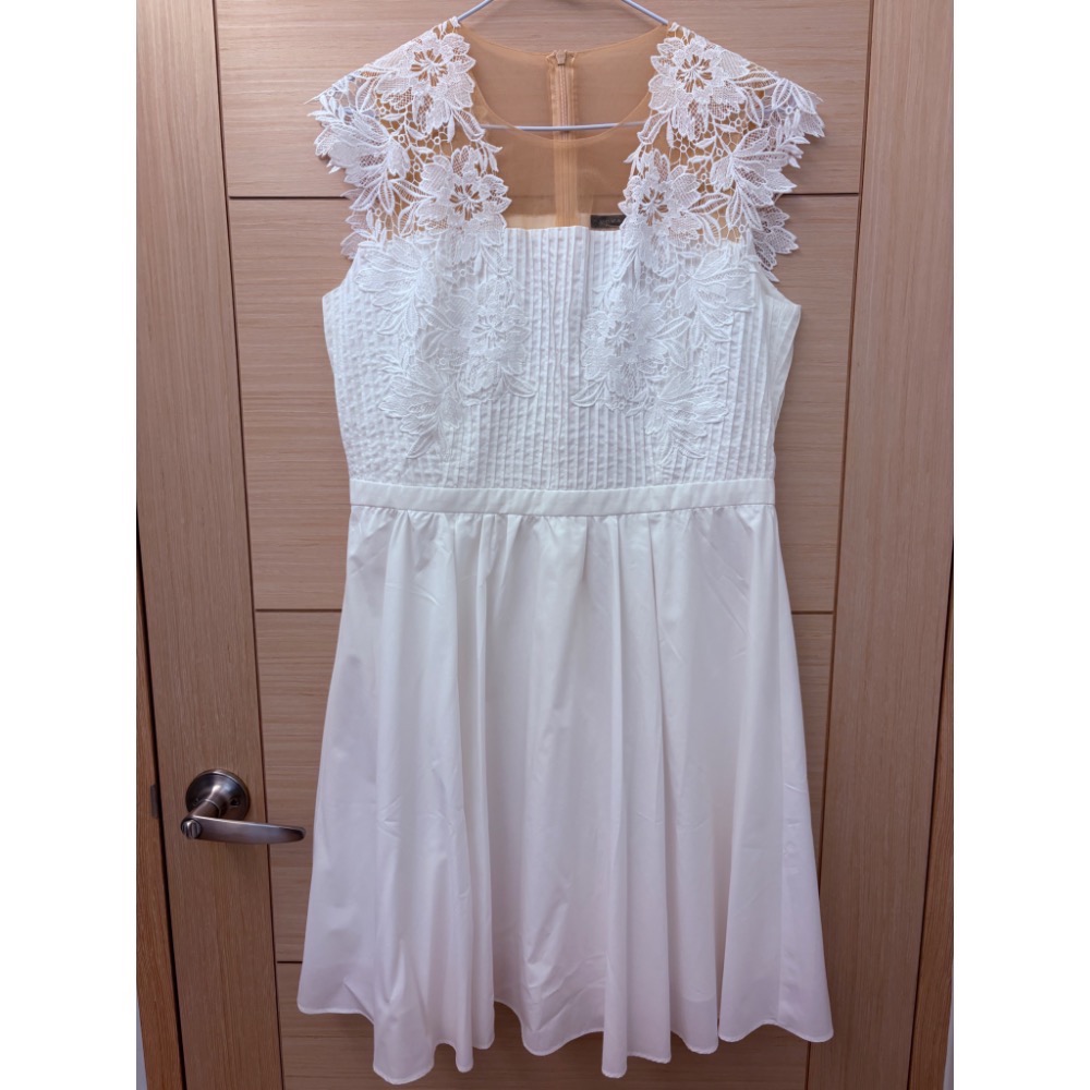 全新 MOMA 拼貼LACE車塔克洋裝 布蕾絲氣質洋裝 原價$2180 吊牌未拆-細節圖3