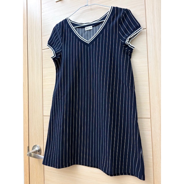 二手很新 NET 撞色滾邊線條休閒洋裝 長版上衣 棒球洋裝-細節圖3