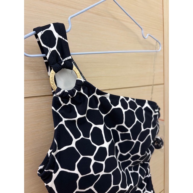 (客訂）全新 Michael Kors 品牌單肩側腰抓皺連身泳裝 泳衣 MK泳裝 附單肩帶-細節圖3