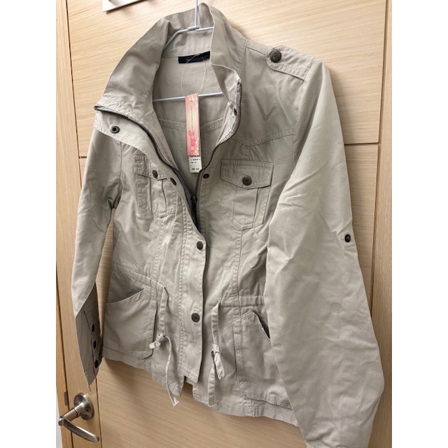 全新 東京著衣 軍裝式帥氣立領休閒外套 卡其薄外套-細節圖4
