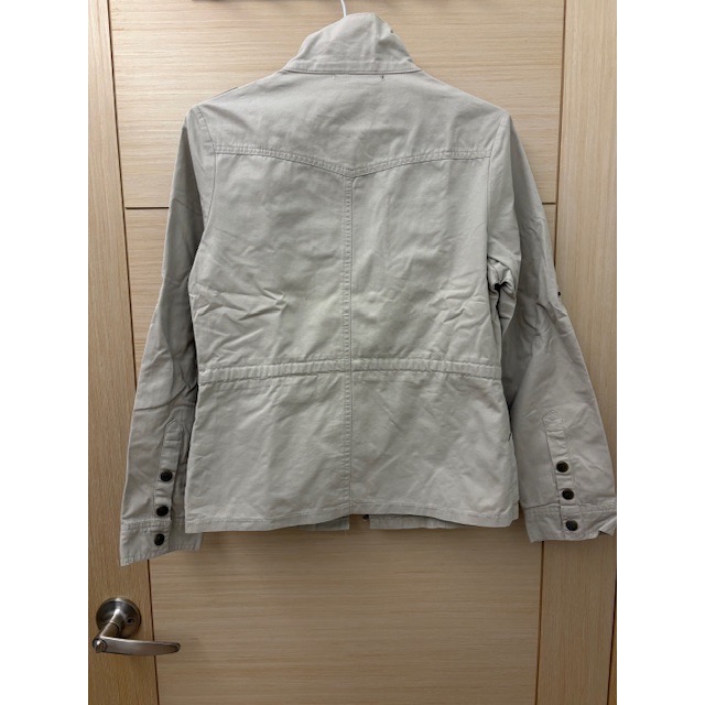 全新 東京著衣 軍裝式帥氣立領休閒外套 卡其薄外套-細節圖6