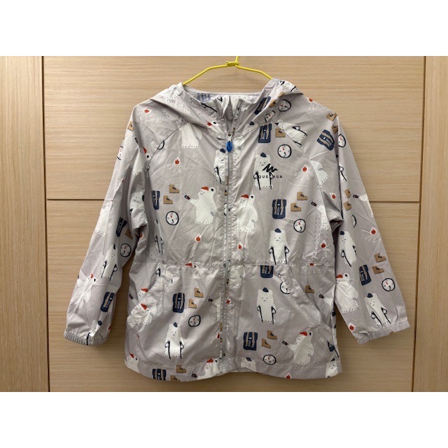 全新  迪卡儂  QUECHUA 兒童登山健行防曬外套 冰絲涼感 102cm 原價$499 小熊印花 童裝 幼兒男童女童-細節圖2