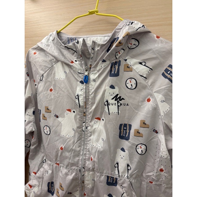 全新  迪卡儂  QUECHUA 兒童登山健行防曬外套 冰絲涼感 102cm 原價$499 小熊印花 童裝 幼兒男童女童-細節圖3