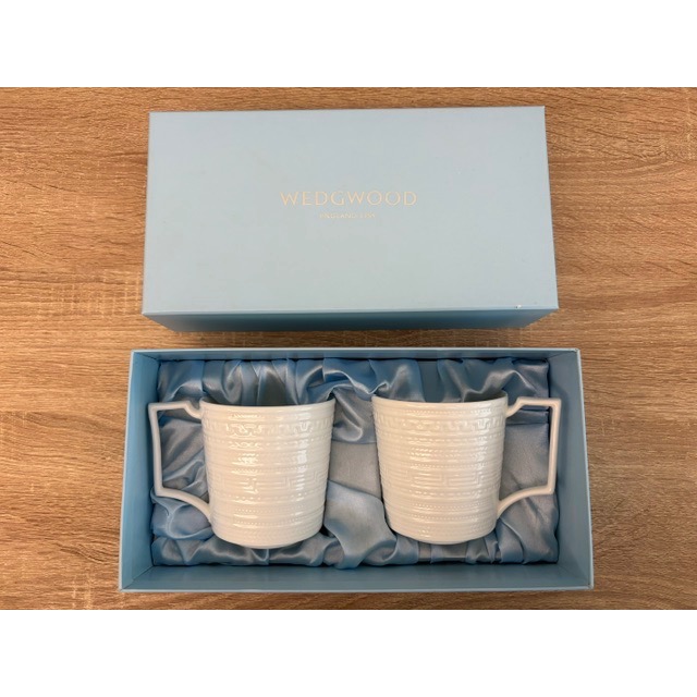 全新 WEDGWOOD Intaglio系列 純白深刻馬克杯2入 禮盒組 骨瓷浮雕杯子 350ml 對杯 水杯 茶杯-細節圖2