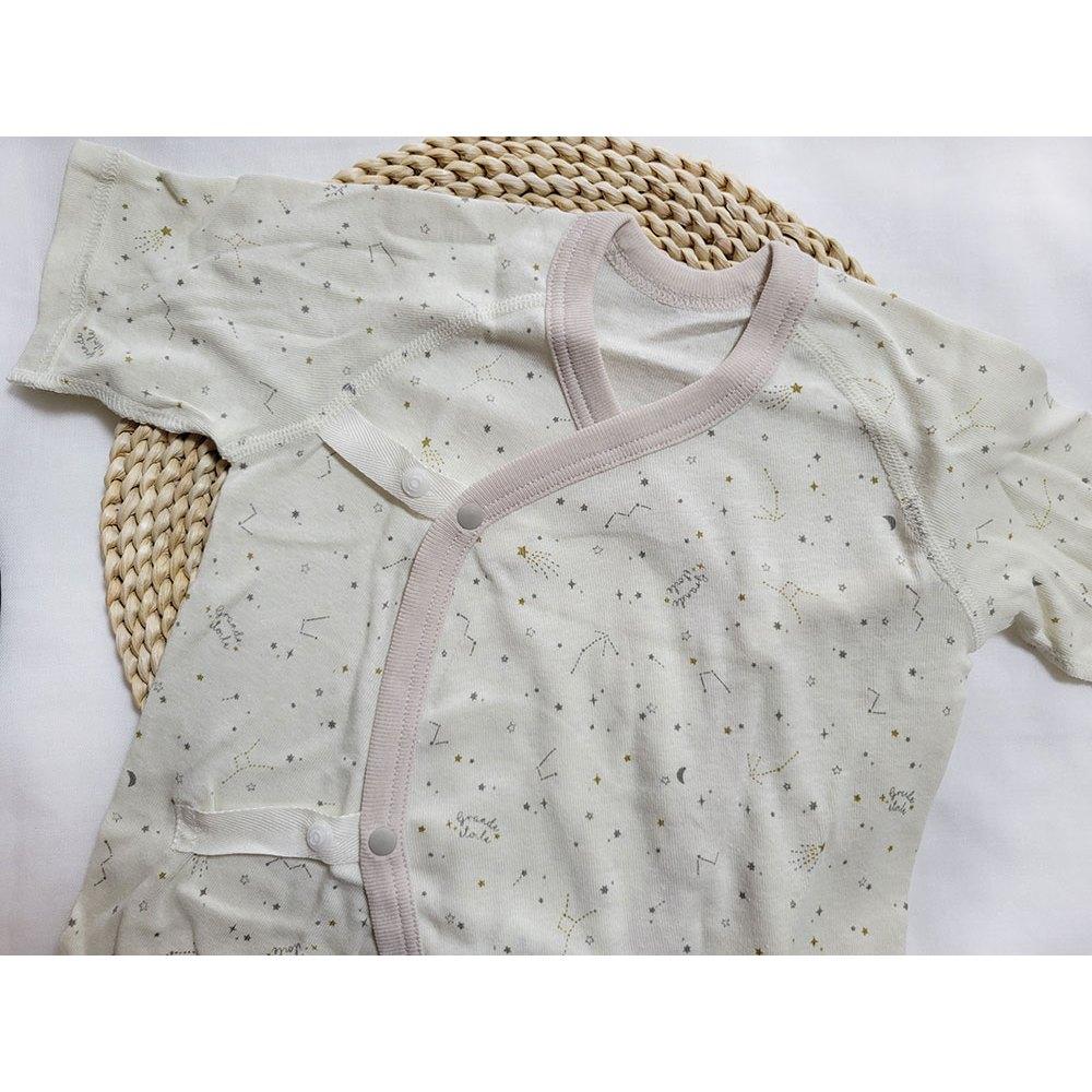 【日本進口🍭50~60cm】新生兒開襟半袖蝴蝶衣 2件組 100%純棉 日本西松屋 奶茶色 星星 短袖 新生兒開襟衣-細節圖2