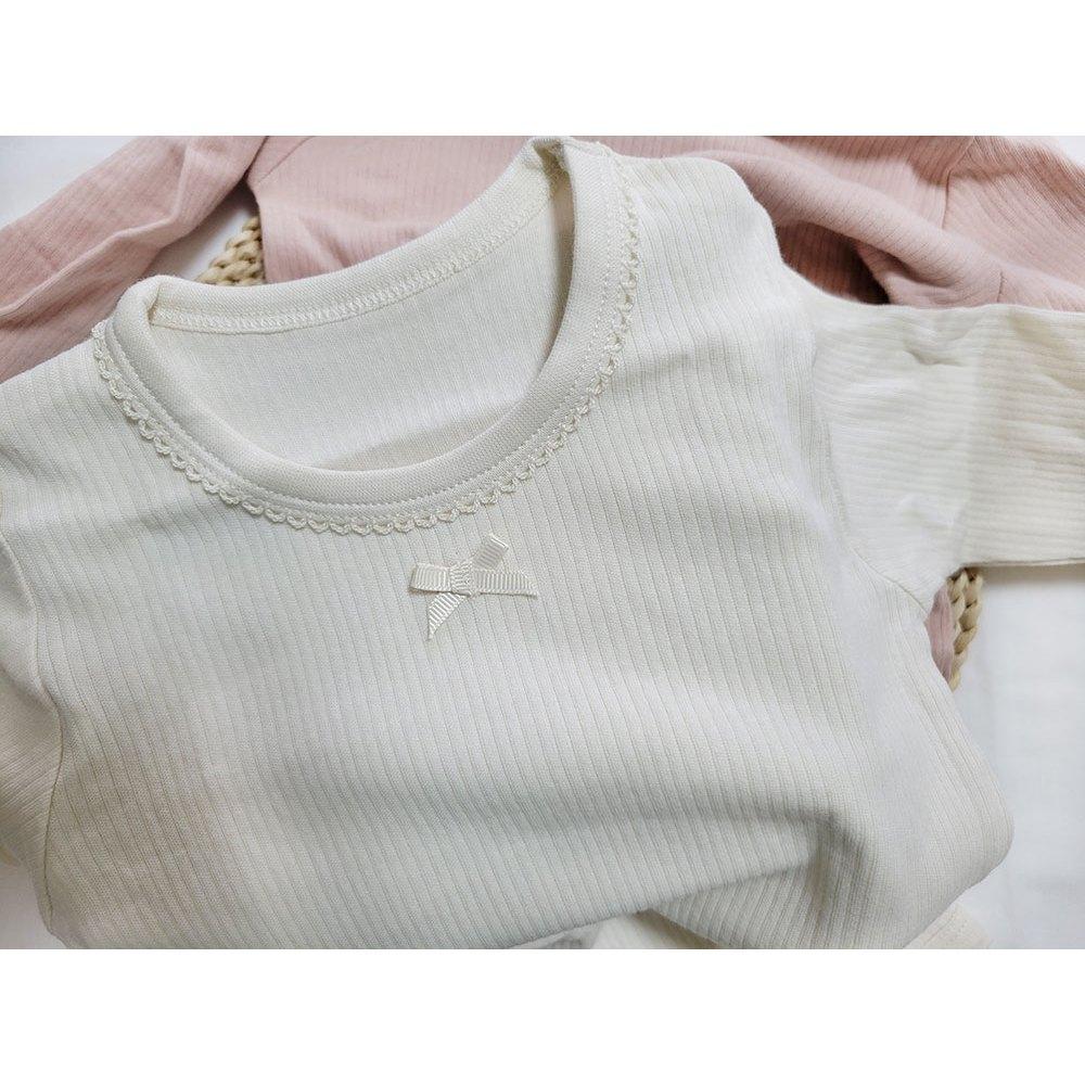 【秋季新品🍭90公分】日本進口 mamaraku 長袖上衣2件組 素面 乾燥粉 白色 蝴蝶結 圓領日本童裝 薄款 內搭-細節圖4