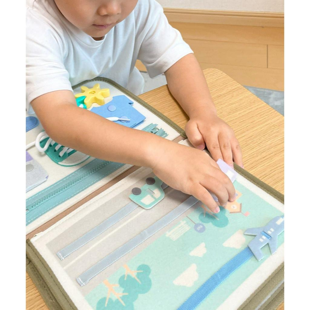 【快速出貨開發票】新款3coins 寶寶忙碌書 知育遊戲書 知育玩具 感官遊戲 小肌肉訓練 寶寶布書 手部練習 魔鬼氈-細節圖7