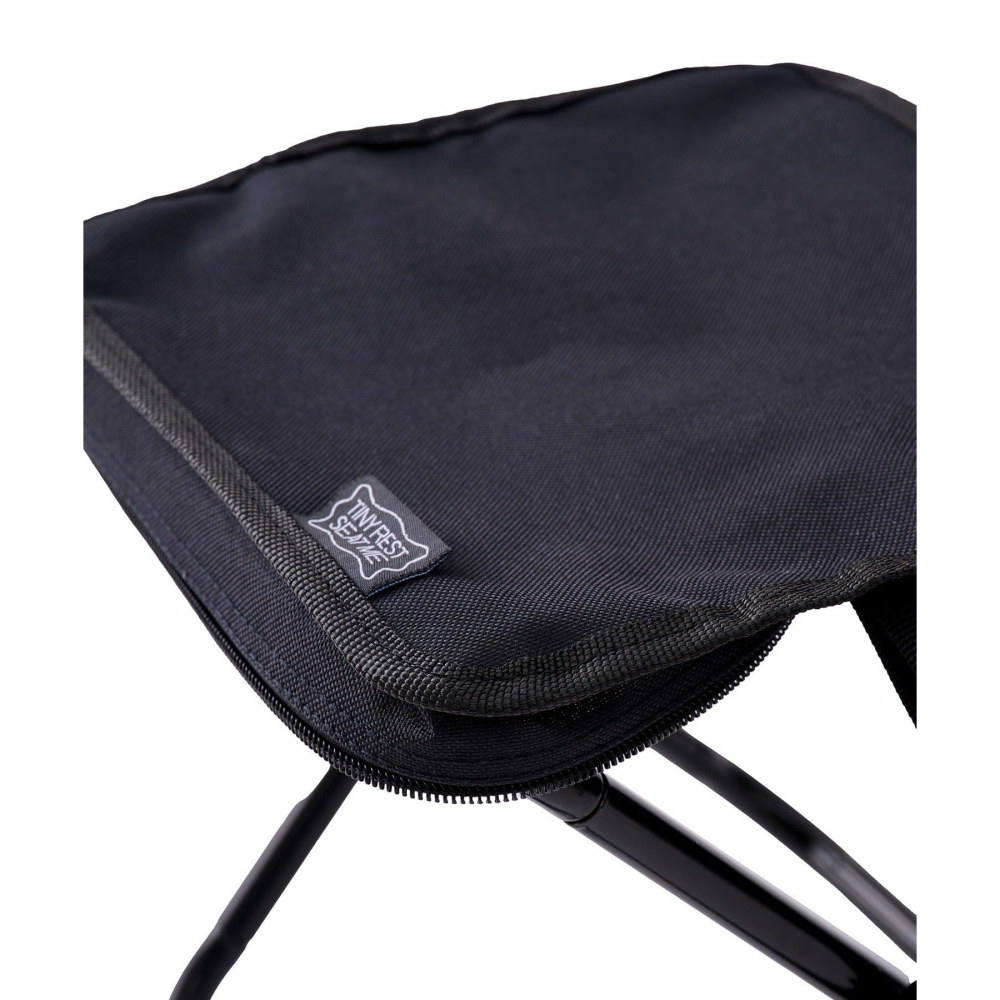 [MBB🇯🇵現貨附發票]日本 3coins 肩背便攜摺疊椅 排隊神器 可揹摺疊椅 輕巧便攜 輕量摺疊椅 演唱會-細節圖6