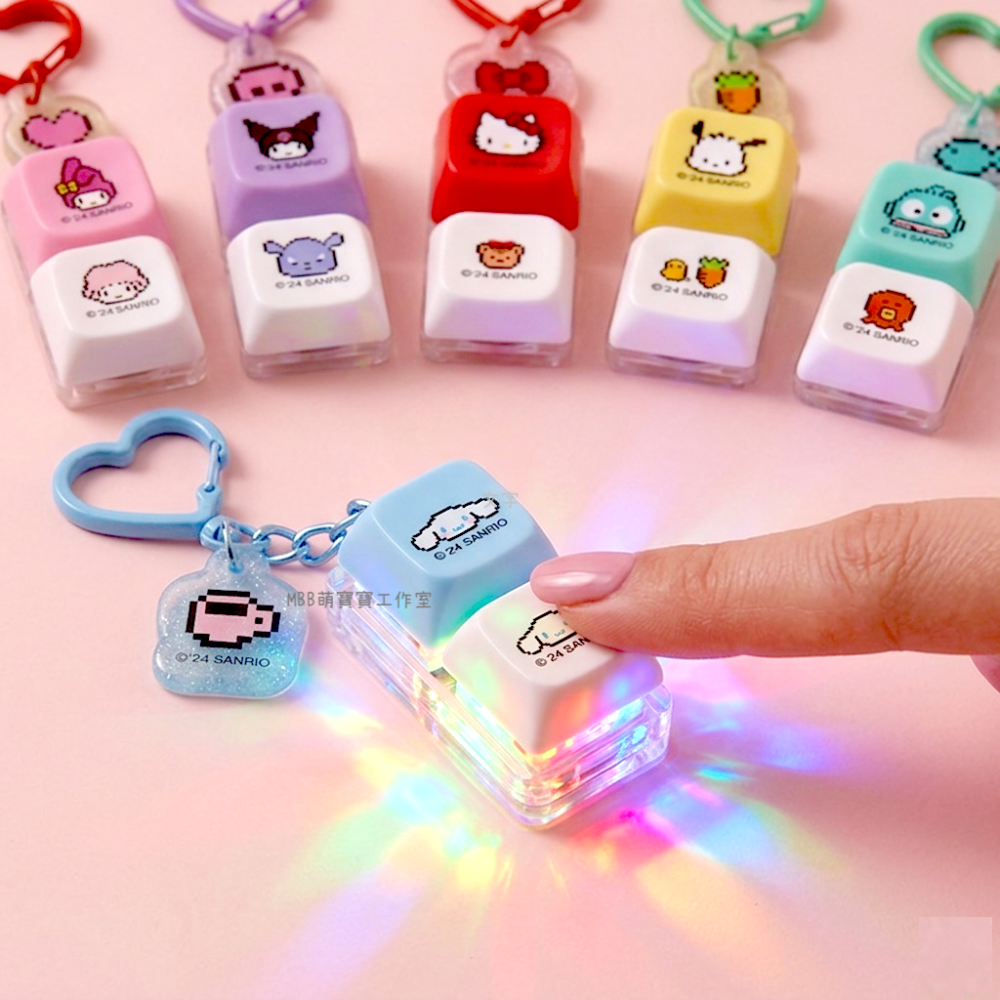 [MBB🇰🇷現貨附發票]韓國 三麗鷗 LED 按鍵吊飾盲盒 按鈕 KITTY 漢頓 酷洛米 美樂蒂 大耳狗 帕恰狗-細節圖3
