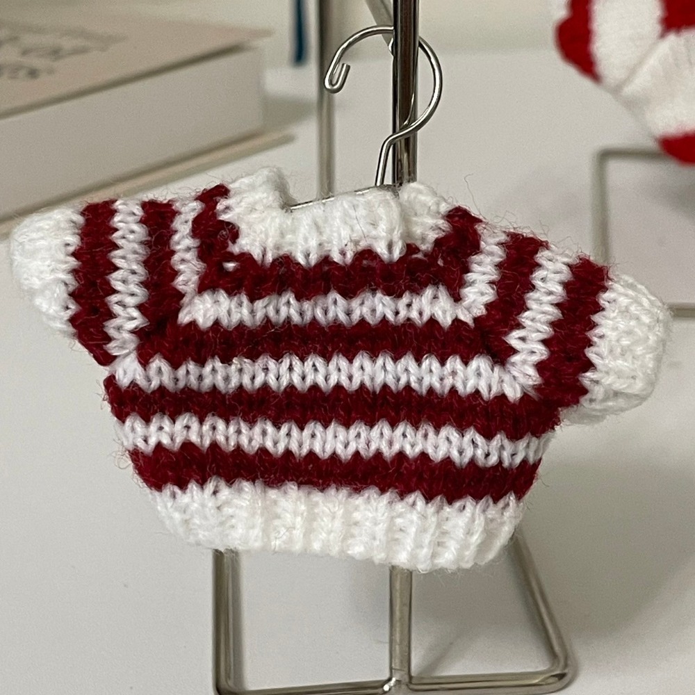 酒紅色線條毛衣