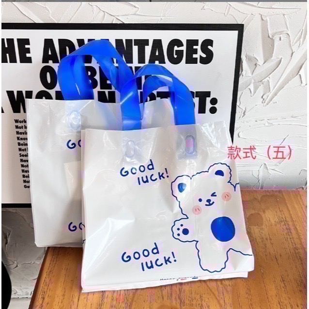 【現貨 可愛卡通圖案禮品手提袋】卡通可爱塑膠手提袋 可愛送禮手提袋 禮物包裝袋 萬用包裝袋-細節圖7